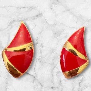 Vintage signed MONET gold TONE red Enamel Pierced Lever Back Earrings